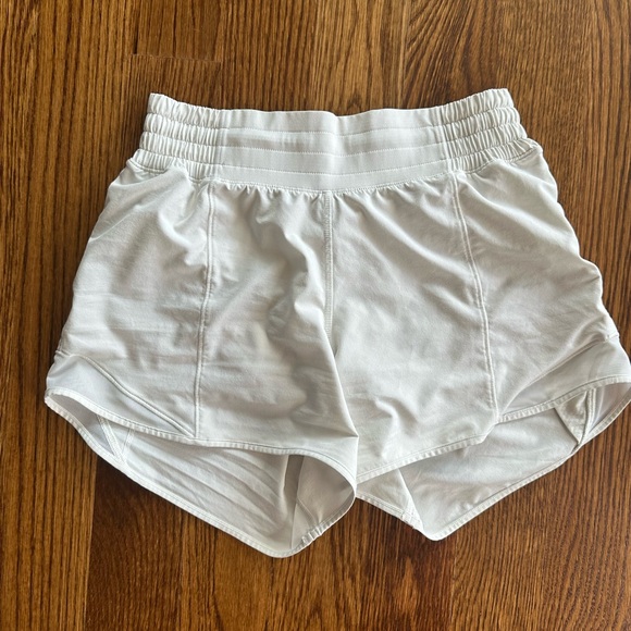 Lululemon Hotty Hot Shorts - Picture 1 of 3